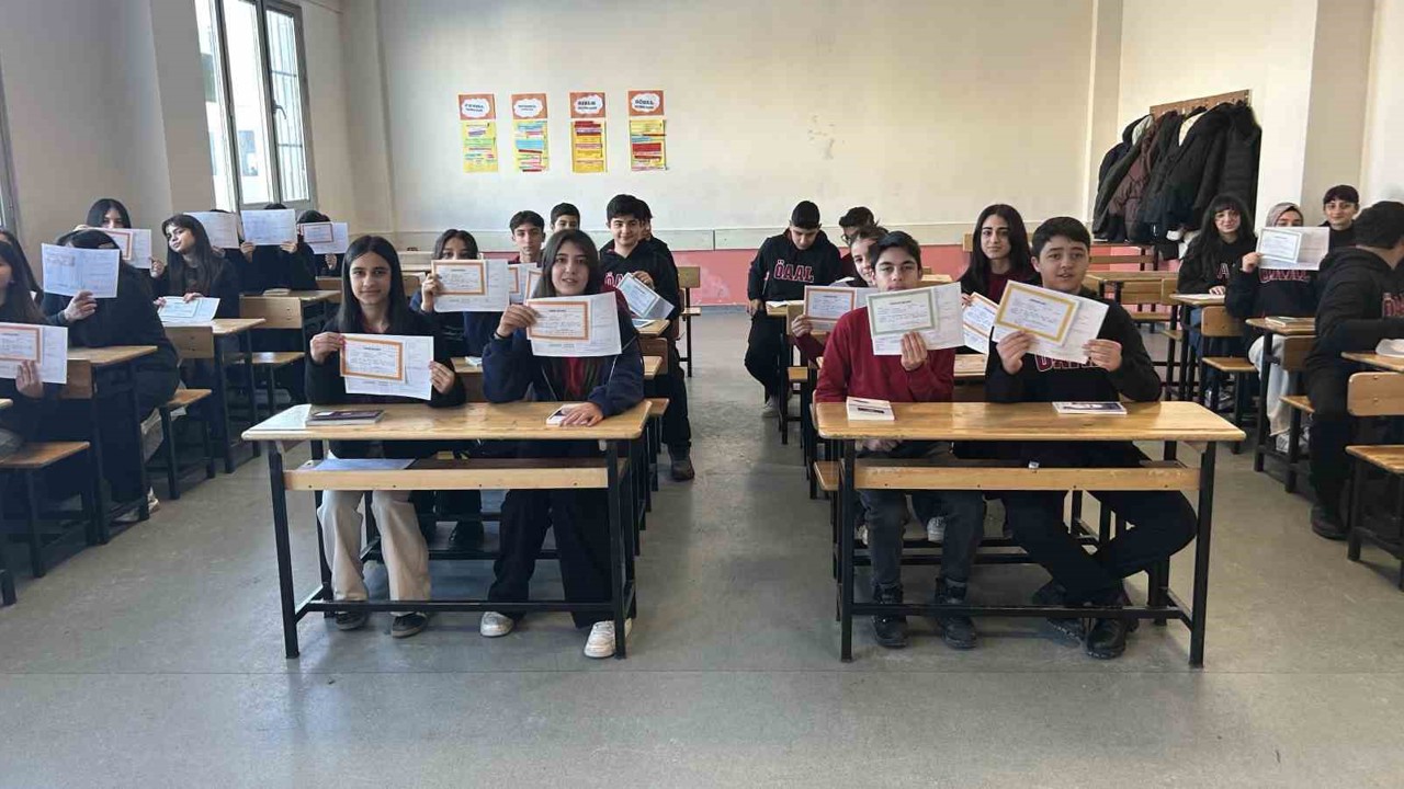 Van’da 275 bin 363 öğrenci karne heyecanı yaşadı
