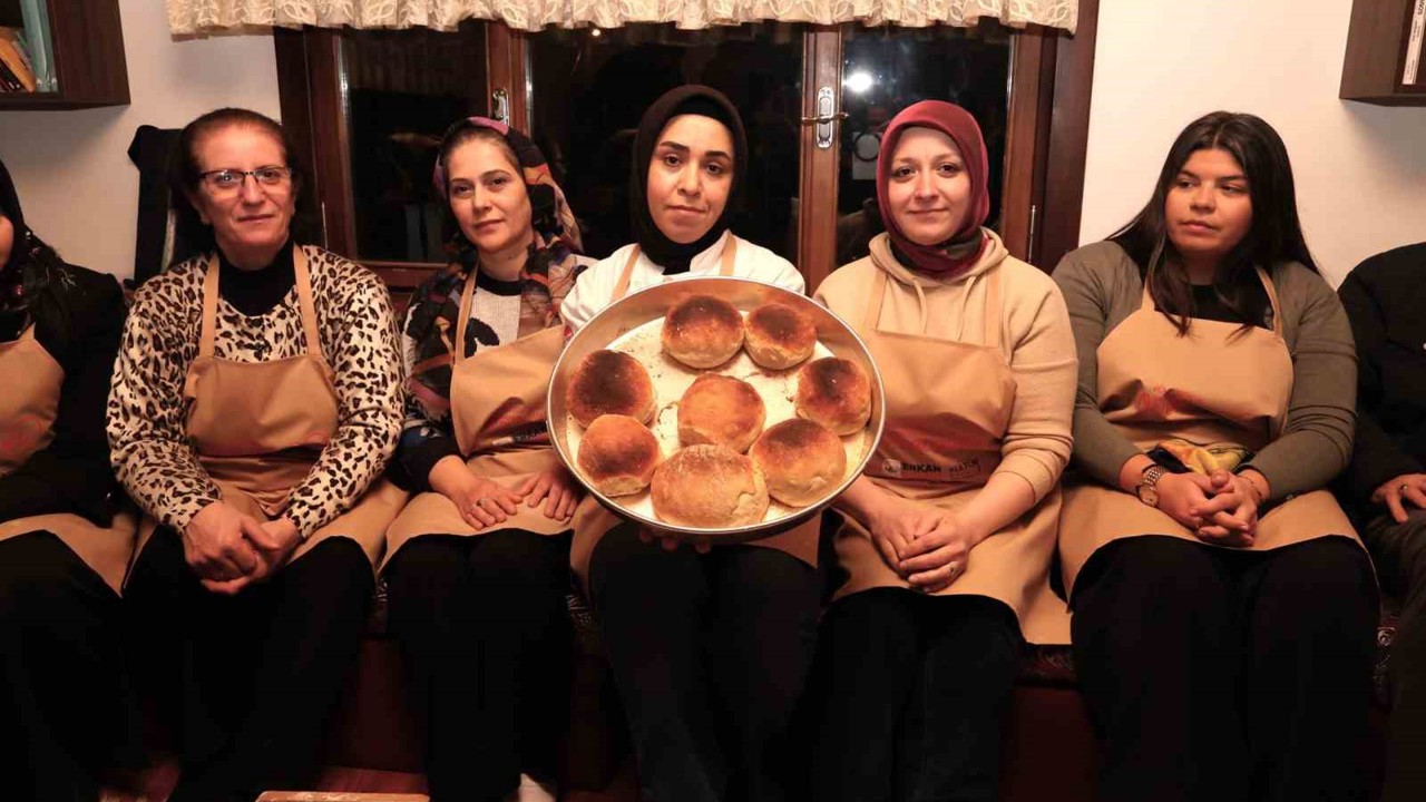 Osmangazi’de kandil akşamında 600 yıllık ’bereket’ ekmeği pişirildi
