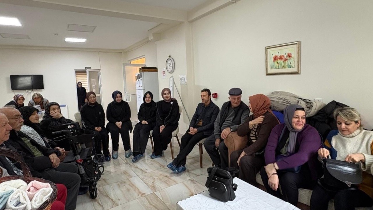 Tavşanlı 15 Temmuz Fen lisesinden huzurevine ziyaret
