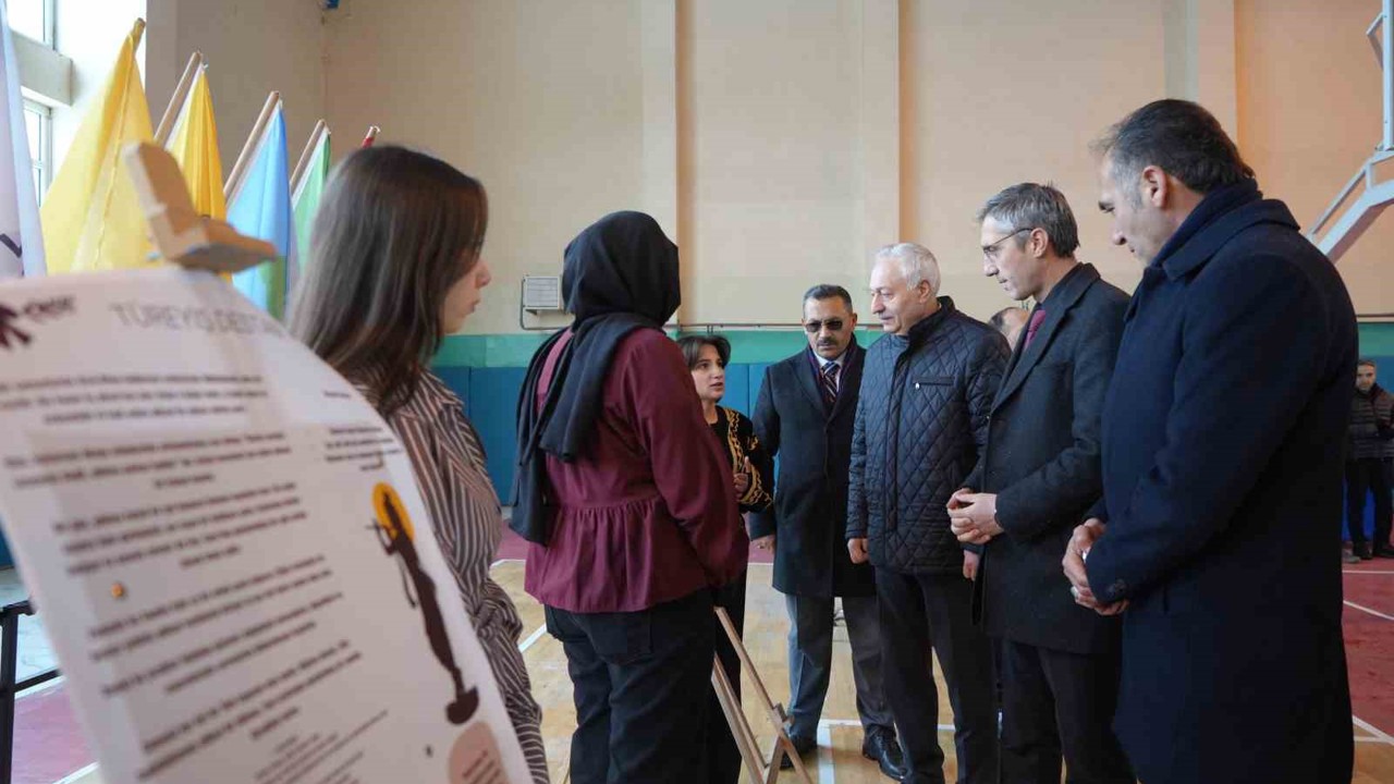 Türk destanlarının felsefi derinliği sergiye taşındı
