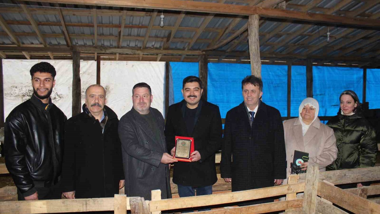 Türkeli’de örnek koyunculuğa başarı plaketi
