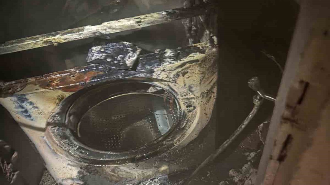 Çamaşır makinesi evi küle çevirdi
