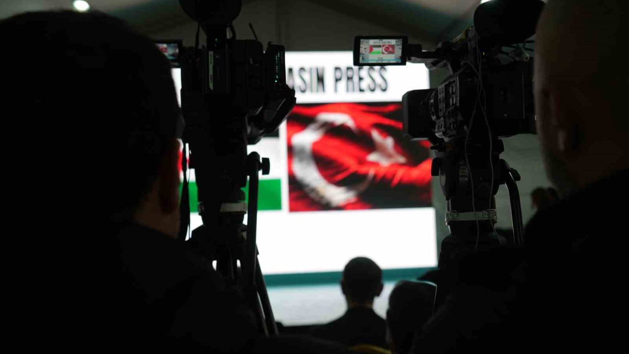 İsrail’in saldırısında bacağını kaybeden Gazzeli gazeteci meslektaşlarına seslendi
