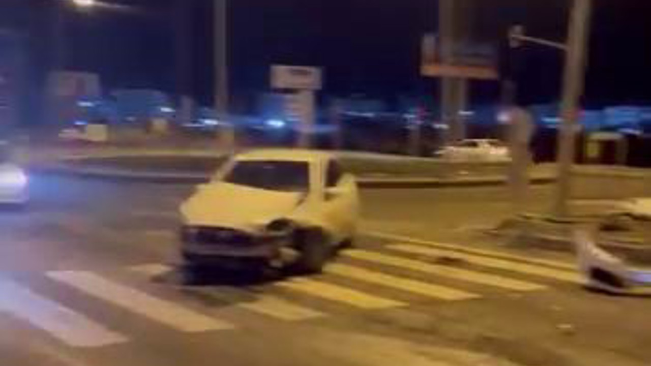 Diyarbakır’da iki araç çarpıştı: 2 yaralı
