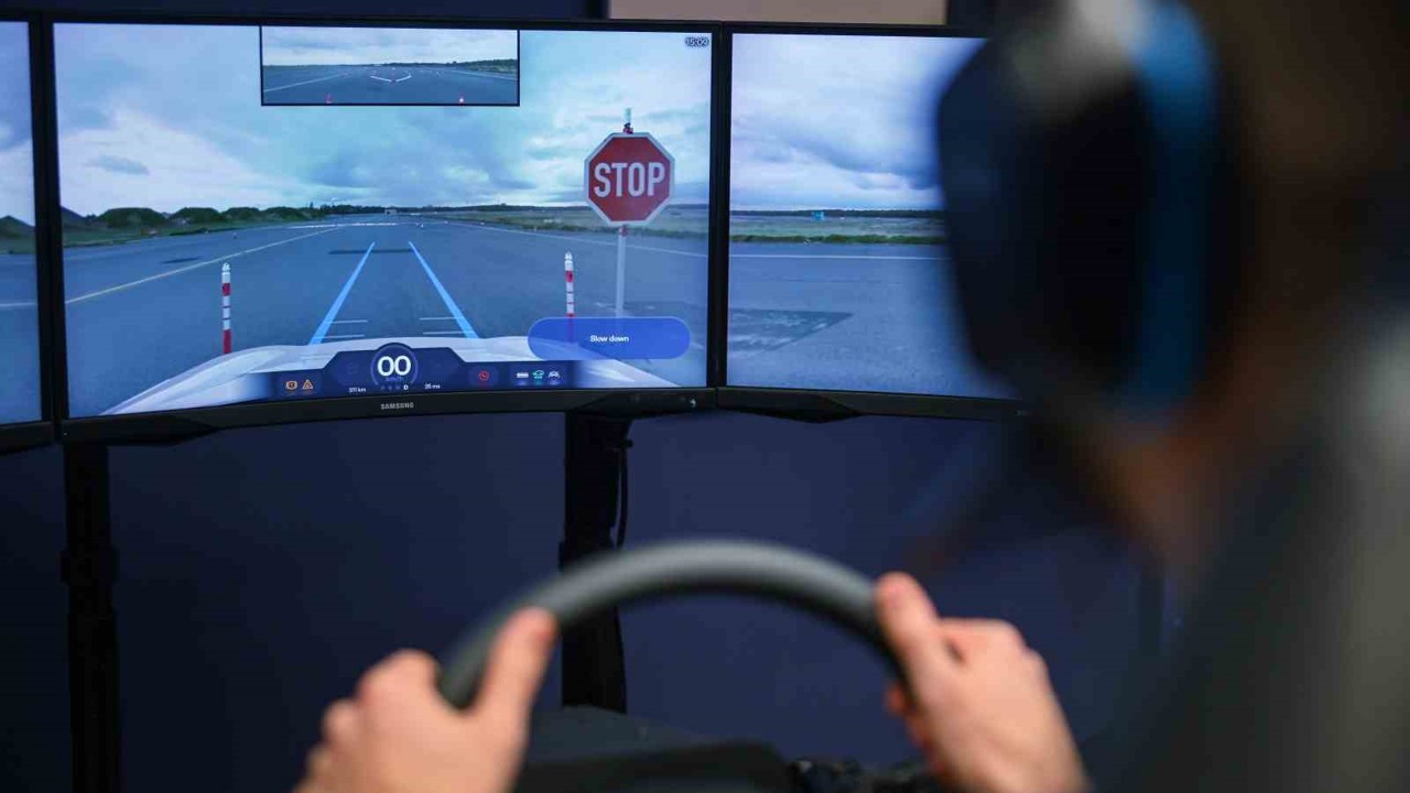 Sürücü adayları Japonya’da yoğun kamp programından, Çin’de 4 aşamalı sınav maratonundan geçiyor
