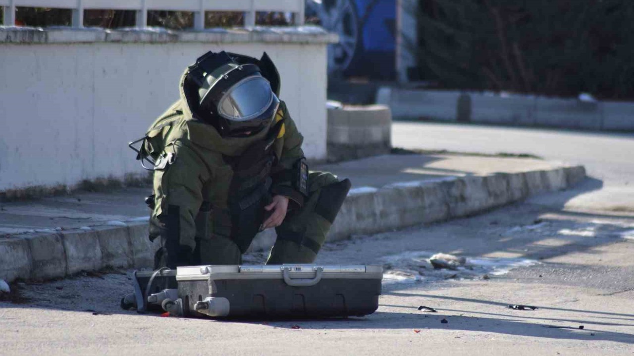 Karaman’da fünye ile patlatılan valiz boş çıktı
