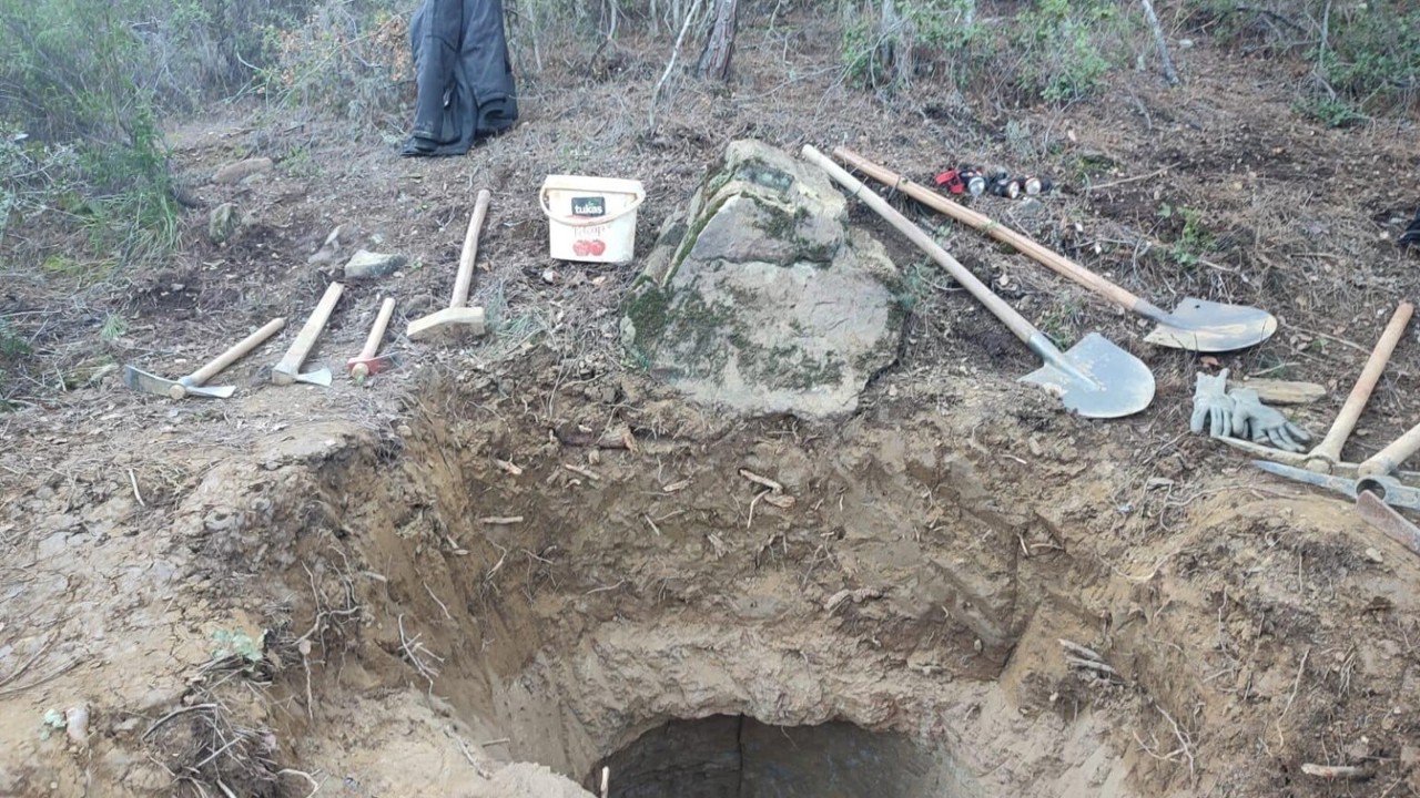 Karacasu’da kaçak kazıya jandarmadan suçüstü

