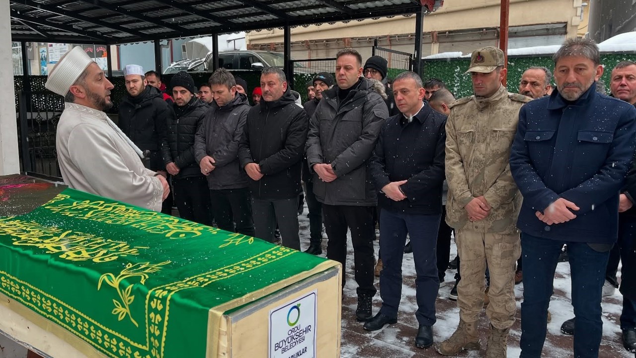 Hayatını kaybeden engelli ve kimsesiz kız çocuğu toprağa verildi
