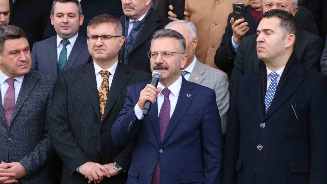 Vali Hüseyin Aksoy, görev süresinin dolmasıyla valilik makamından ayrıldı
