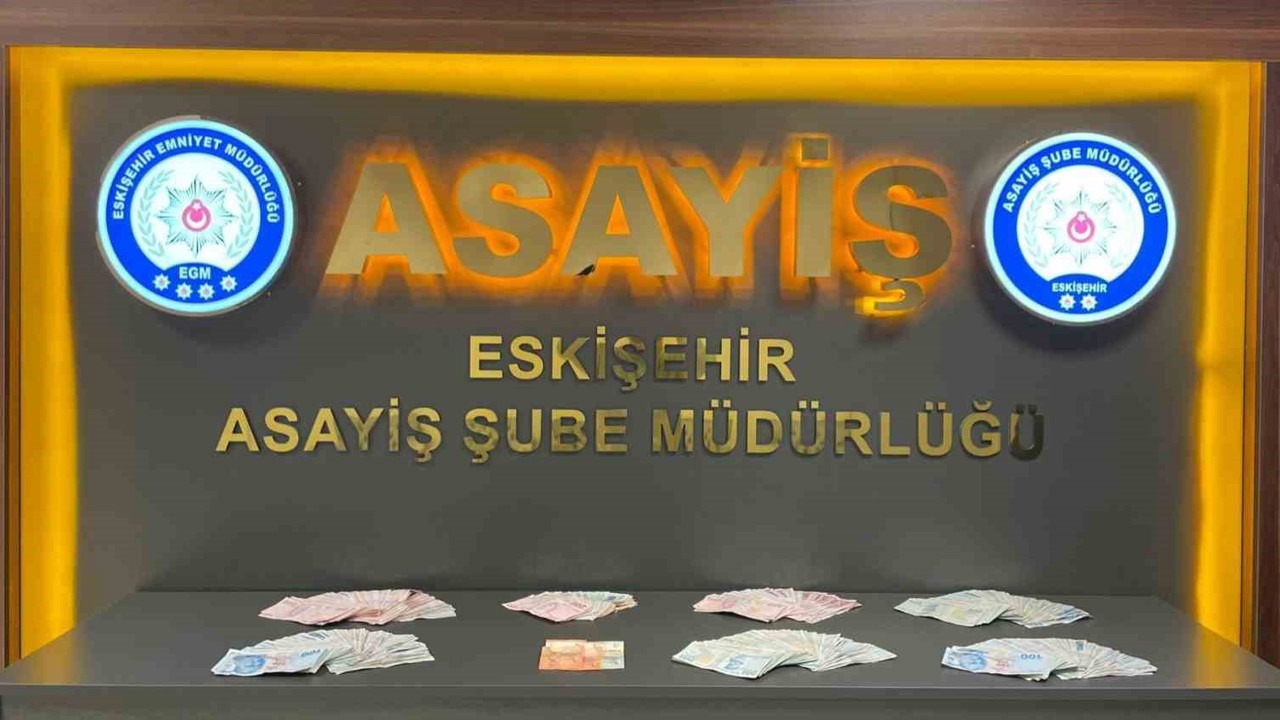 Vatandaşın 508 bin TL’lik ziynet eşyasını dolandıran şüpheli, Eskişehir girişinde yakalandı
