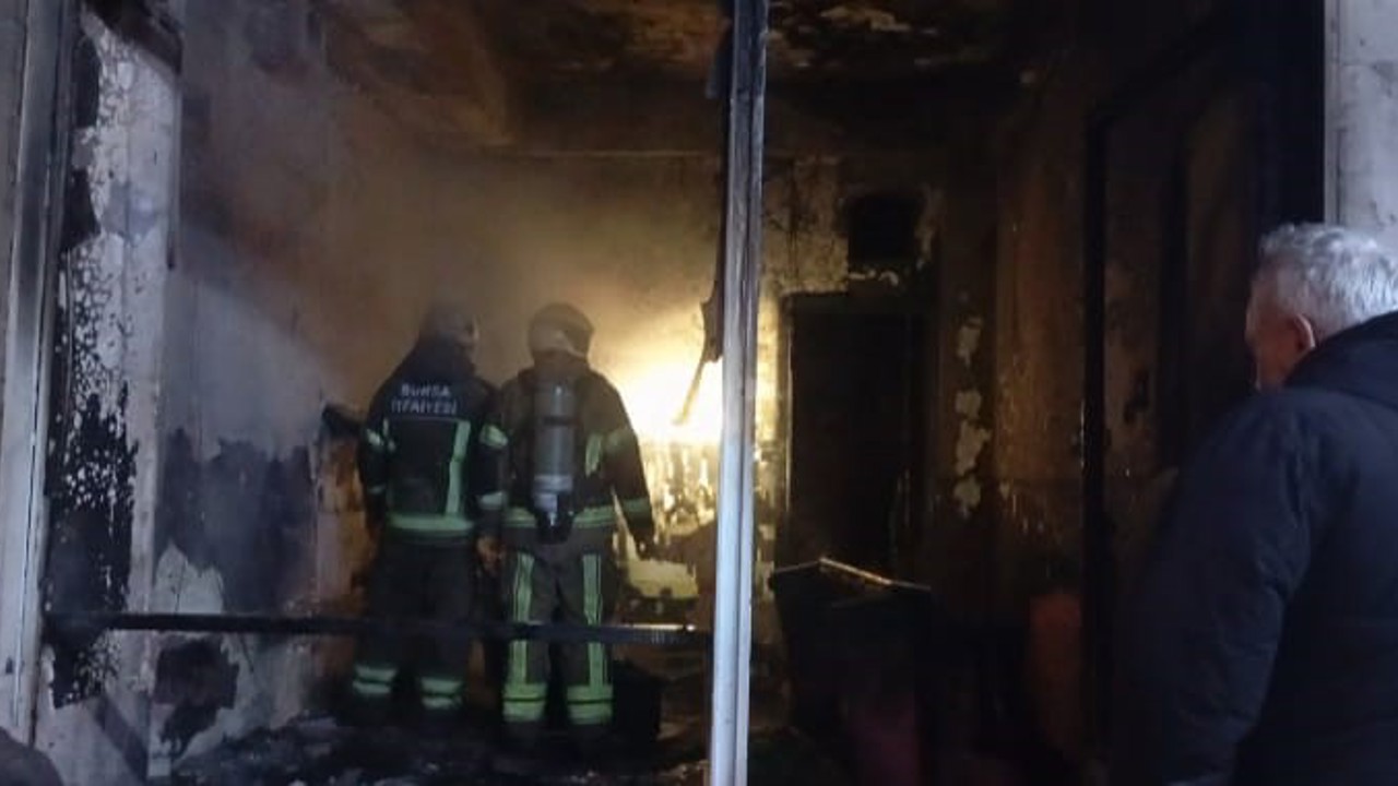 Bursa’da çay ocağında gece yarısı yangın
