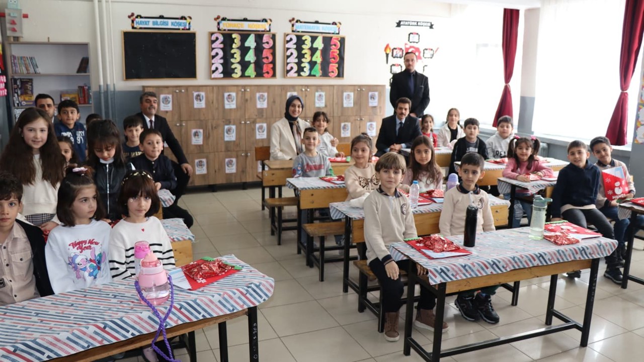 Tercan’da öğrencilerin yarıyıl karne sevinci
