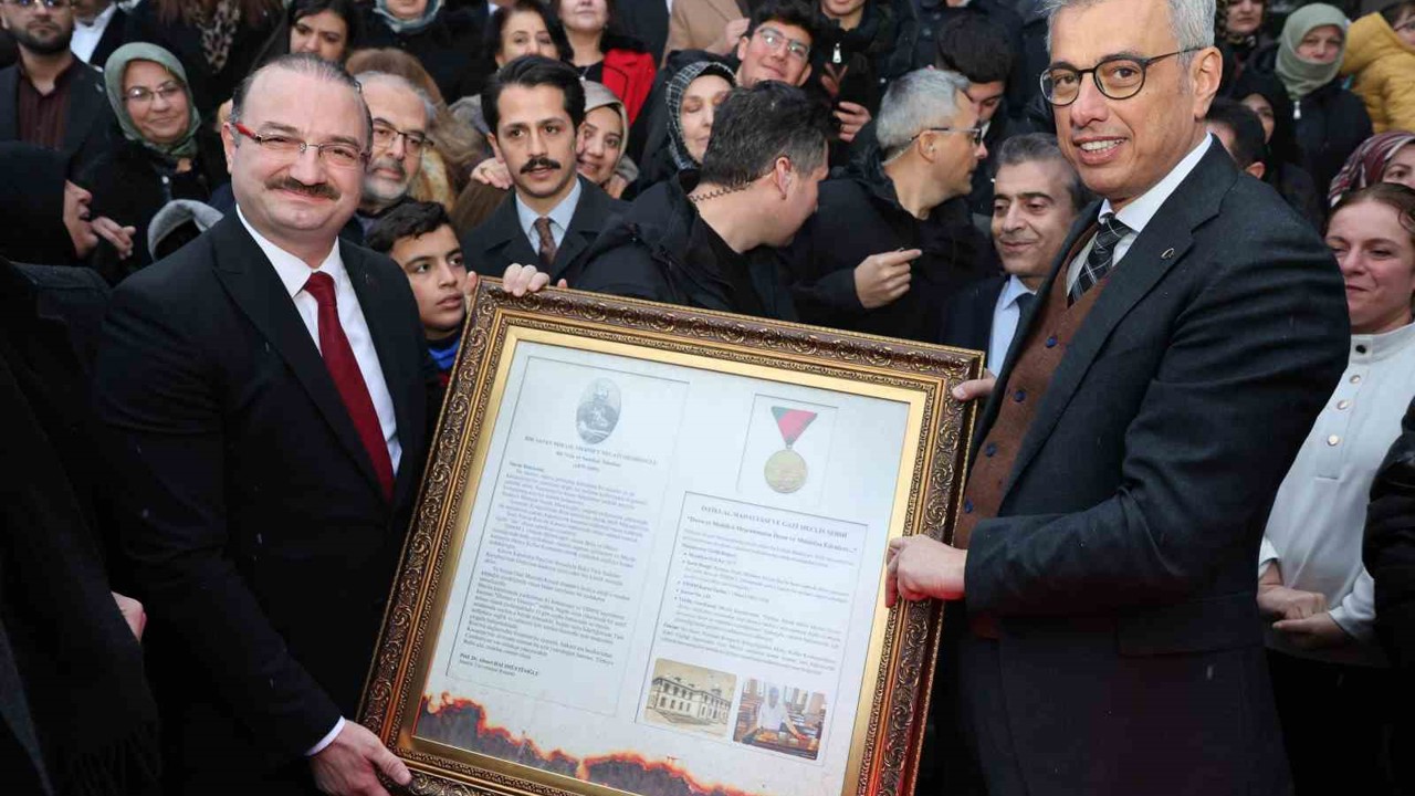 Bakan Memişoğlu ve Rektör Hacımüftüoğlu bir arada: Sağlık yatırımları ve üniversite projelerine tam destek
