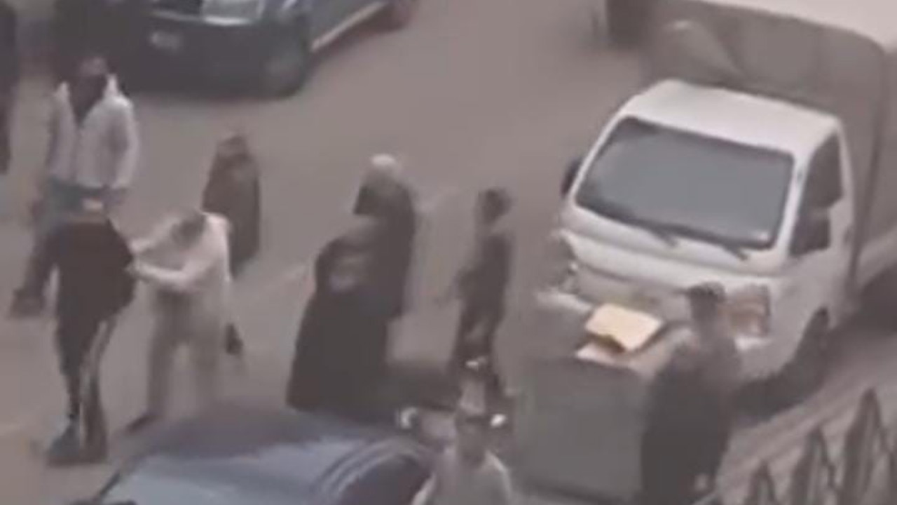 Bursa’da yol ortasında kavga trafiği kilitledi
