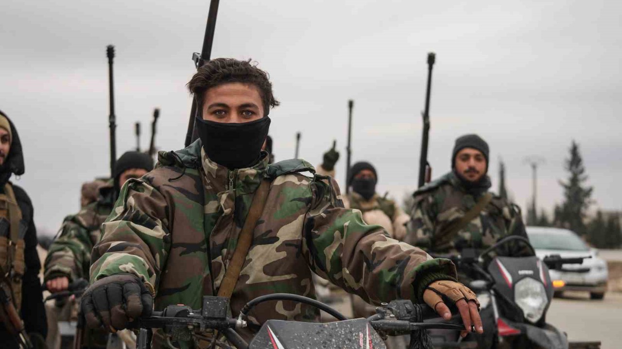 Suriye ordusu, terör örgütü SDG’nin çekildiği Deir Hafer’de kontrol sağladı
