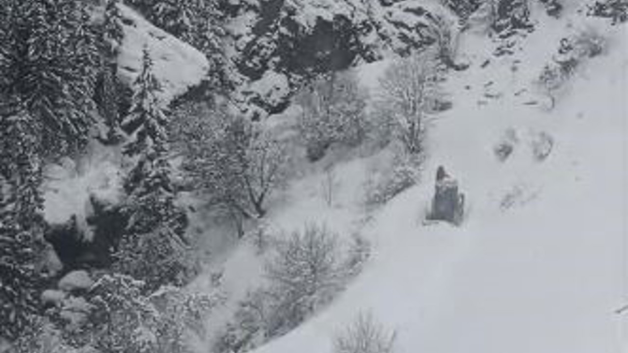 Artvin’de kar ulaşımı vurdu: 120 köy yolu kapalı
