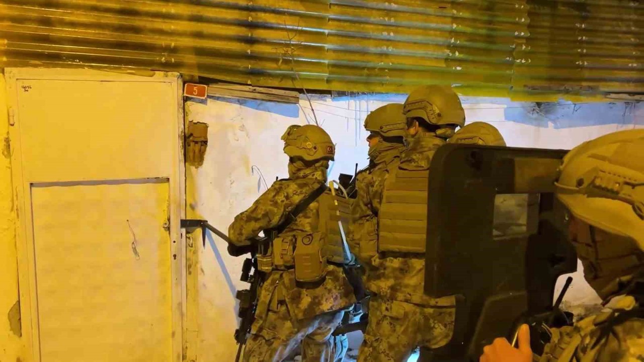 Sivas merkezli siber dolandırıcılık operasyonu, 18 şüpheliden 11’i tutuklandı
