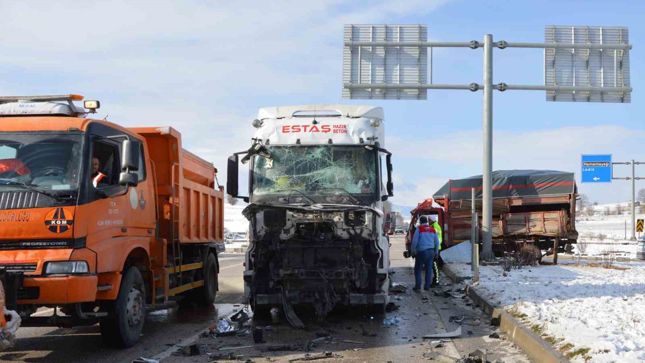 Samsun’da tır ile kamyonet çarpıştı: 2 yaralı
