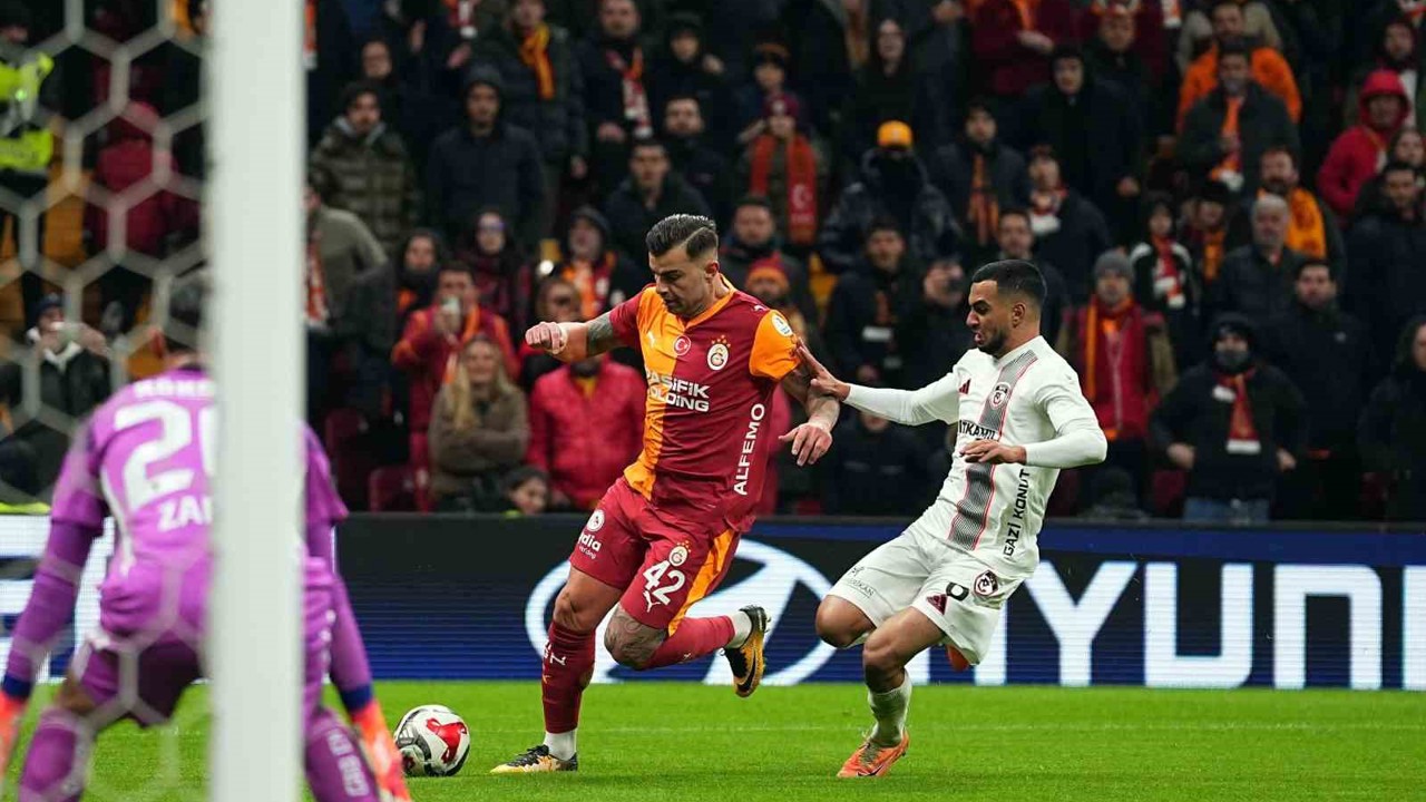 Trendyol Süper Lig: Galatasaray: 0 - Gaziantep FK: 0 (İlk yarı)
