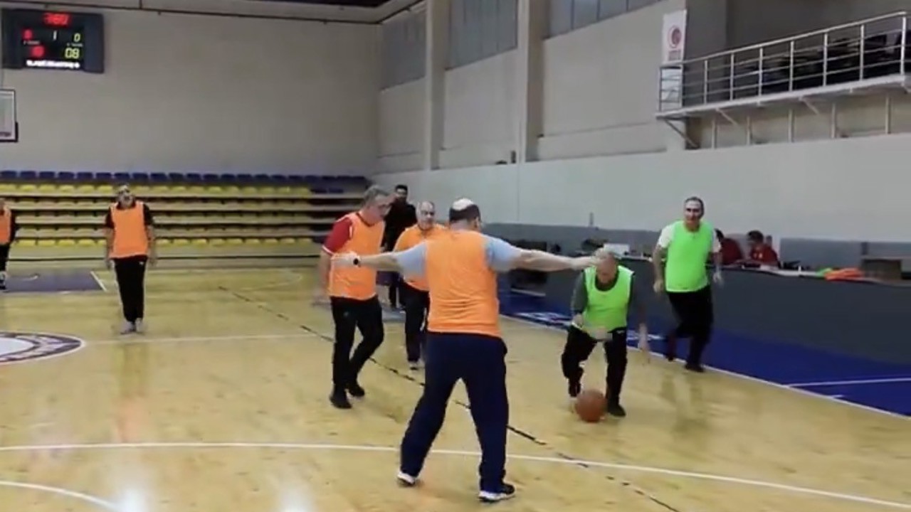 Elazığ İl protokolü basketbol maçında buluştu
