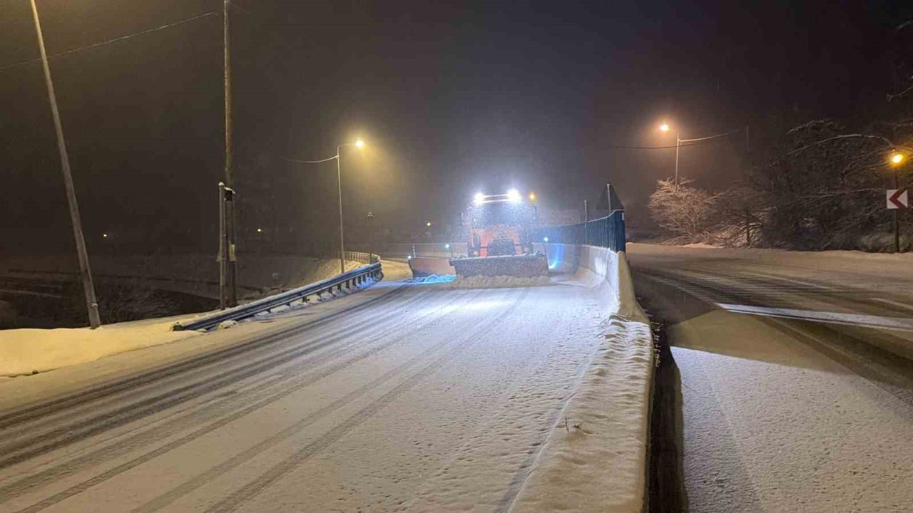Bolu Dağı’nda yoğun kar yağışı: Karla mücadele sürüyor
