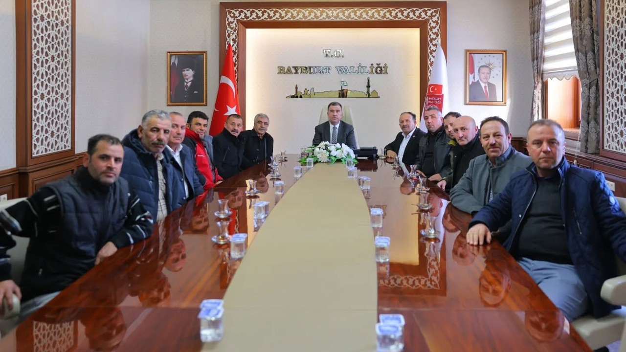 Vali Eldivan muhtarlarla bir araya geldi
