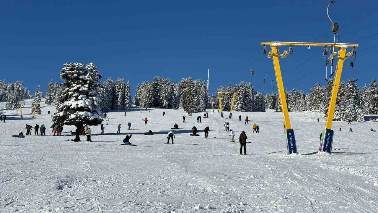 Uludağ’da sömestr ve hafta sonu yoğunluğu birleşti
