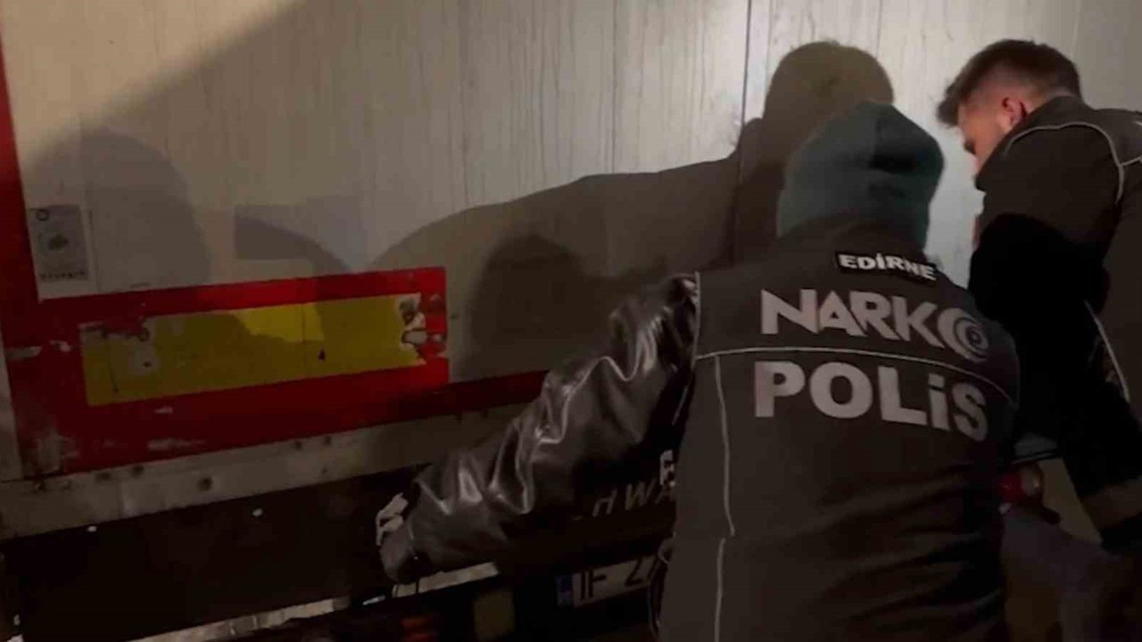 Bakan Yerlikaya: "220,7 kilogram kokain ve 69 kilogram skunk ele geçirildi"
