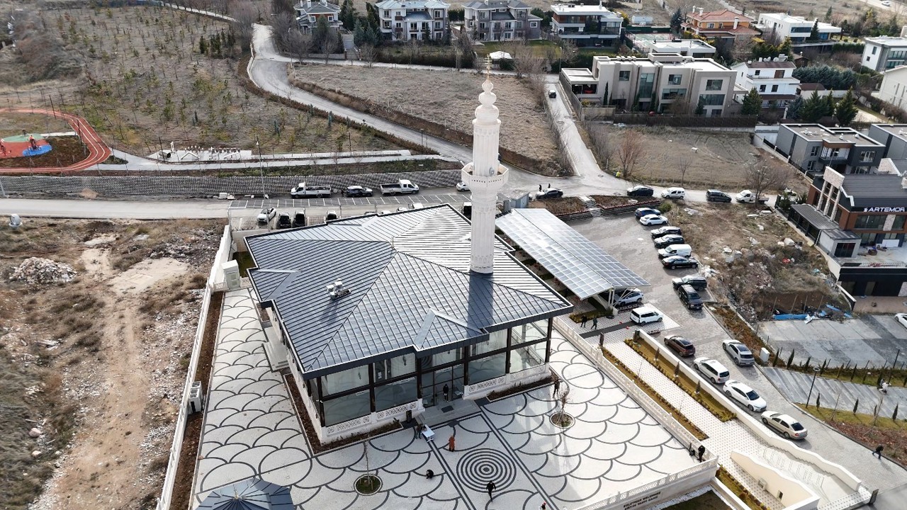 Ankara’da kendi kendine yeten cami modeli: Güneş enerjisiyle tüm giderler karşılanıyor
