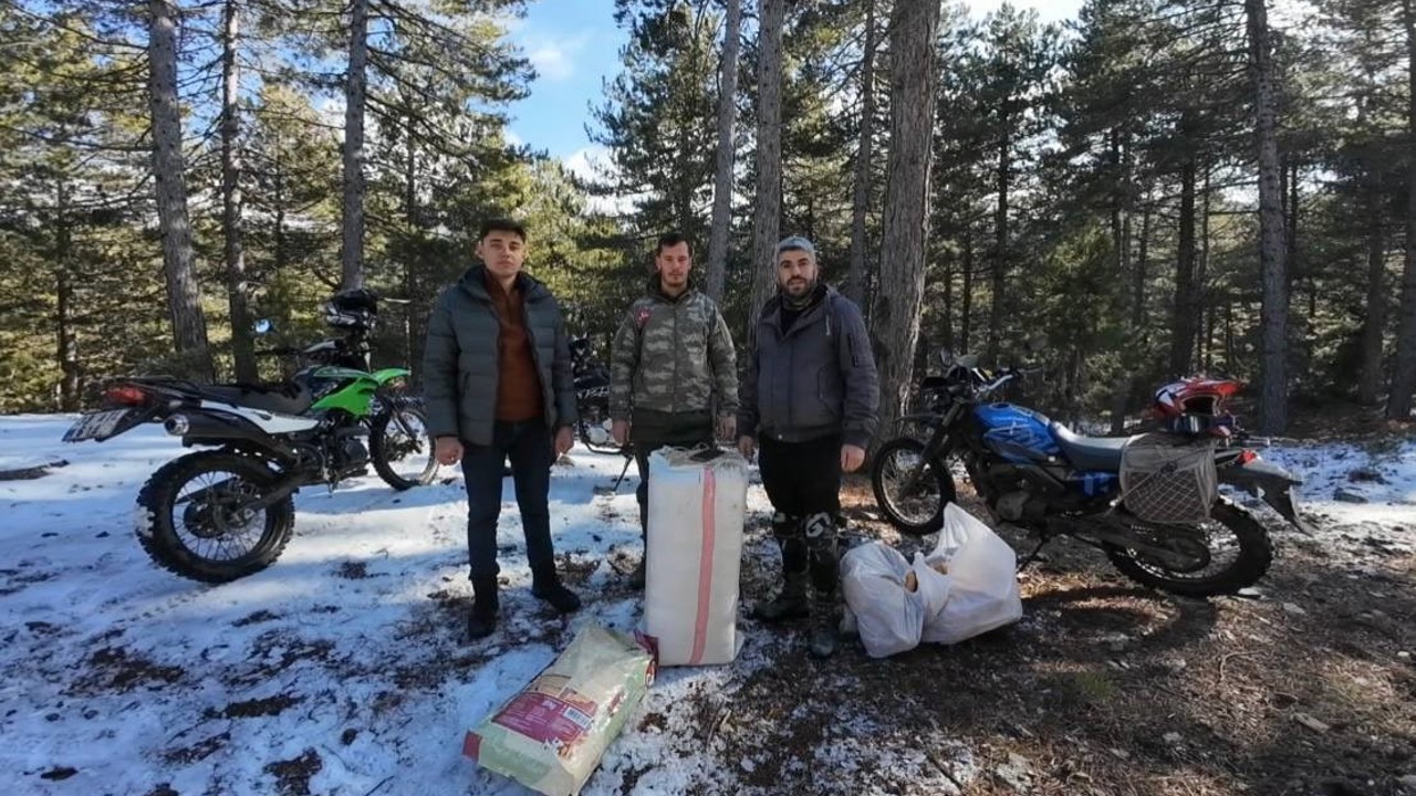 Motosiklet tutkunları Amanoslar’da yaban ve sokak hayvanlarını unutmadı
