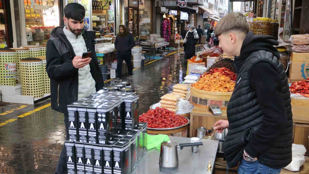 Diyarbakır’da ’Kürt kahvesine’ yoğun ilgi
