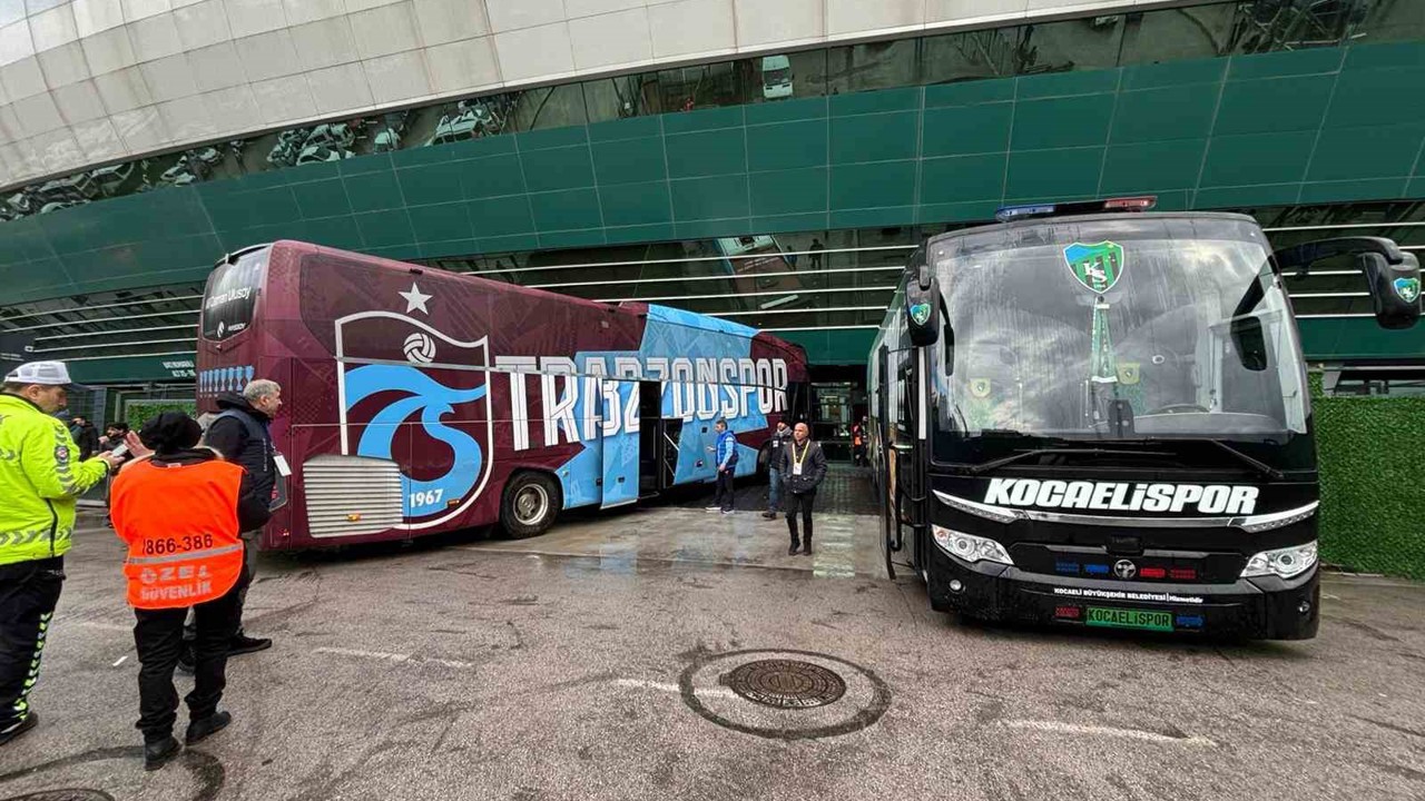 Trabzonspor ve Kocaelispor, stadyuma giriş yaptı
