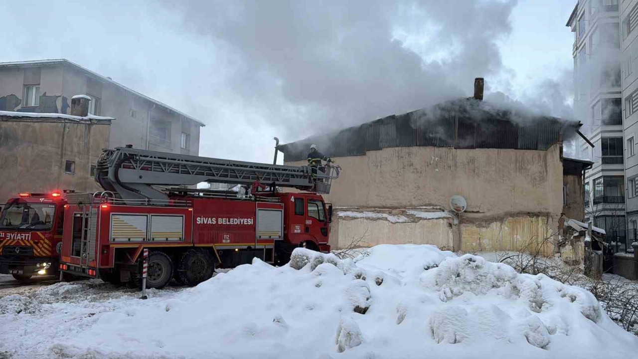 Paniğe neden olan yangın büyümeden söndürüldü
