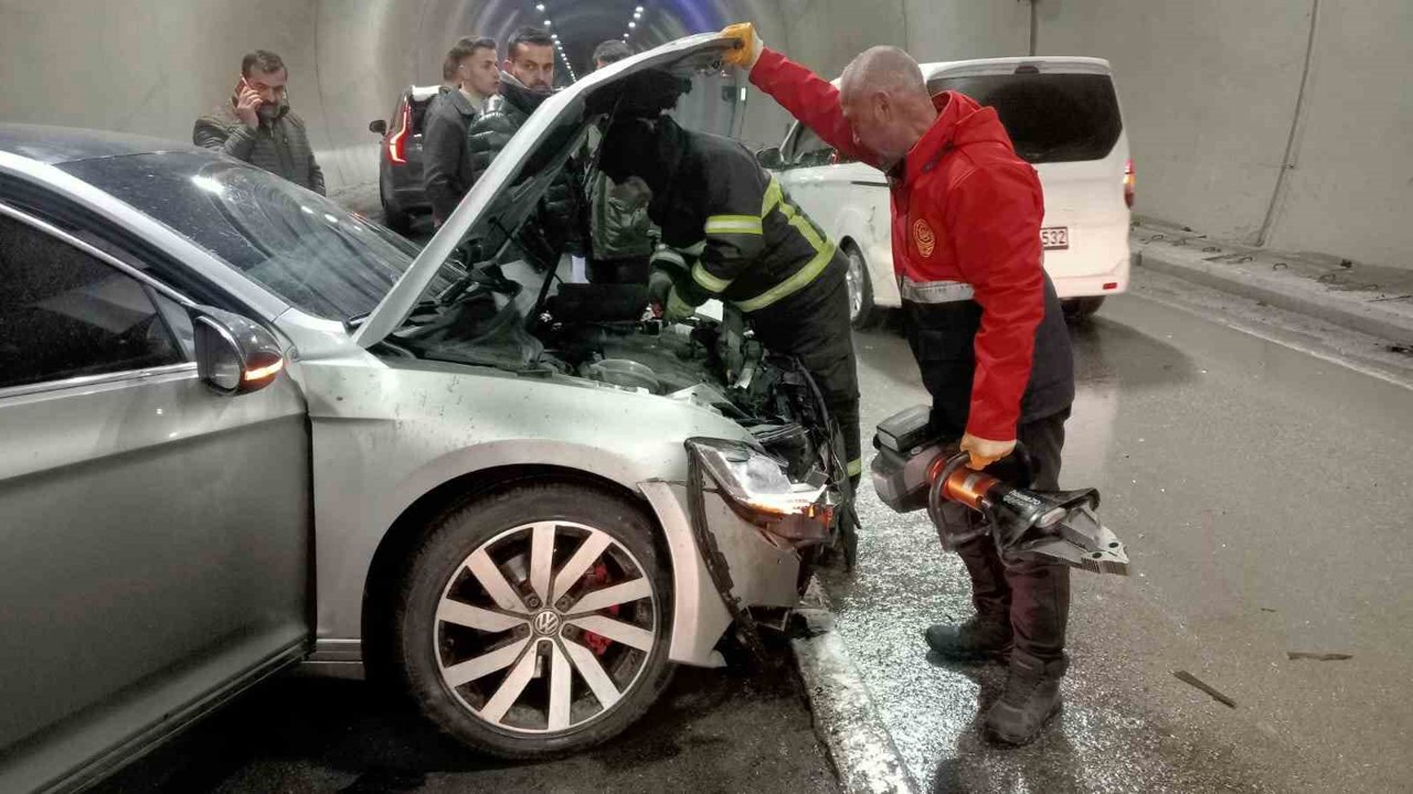 Şırnak’ta tünelde can pazarı: Zincirleme kazada 1 ölü, 8 yaralı
