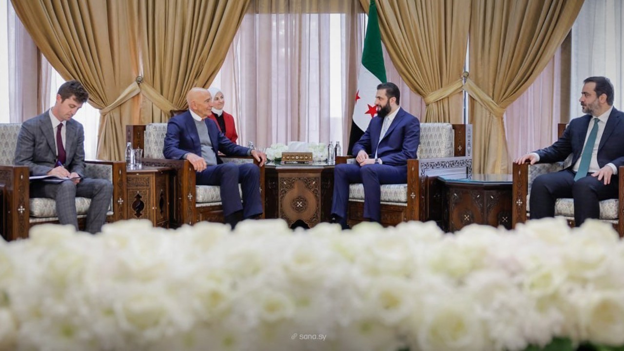 Suriye Devlet Başkanı eş-Şara, ABD’nin Suriye Özel Temsilcisi Barrack’ı kabul etti
