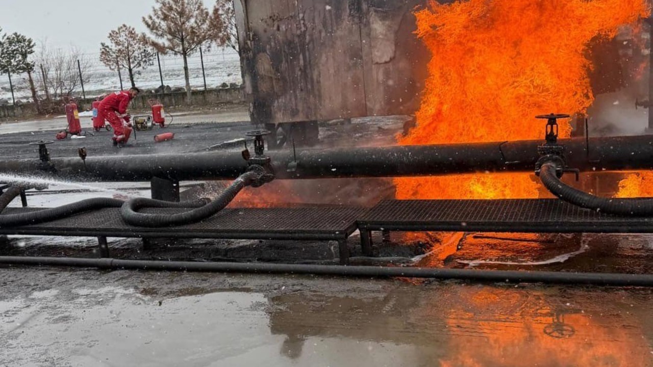 Diyarbakır’da ham petrol havuzunda yangın
