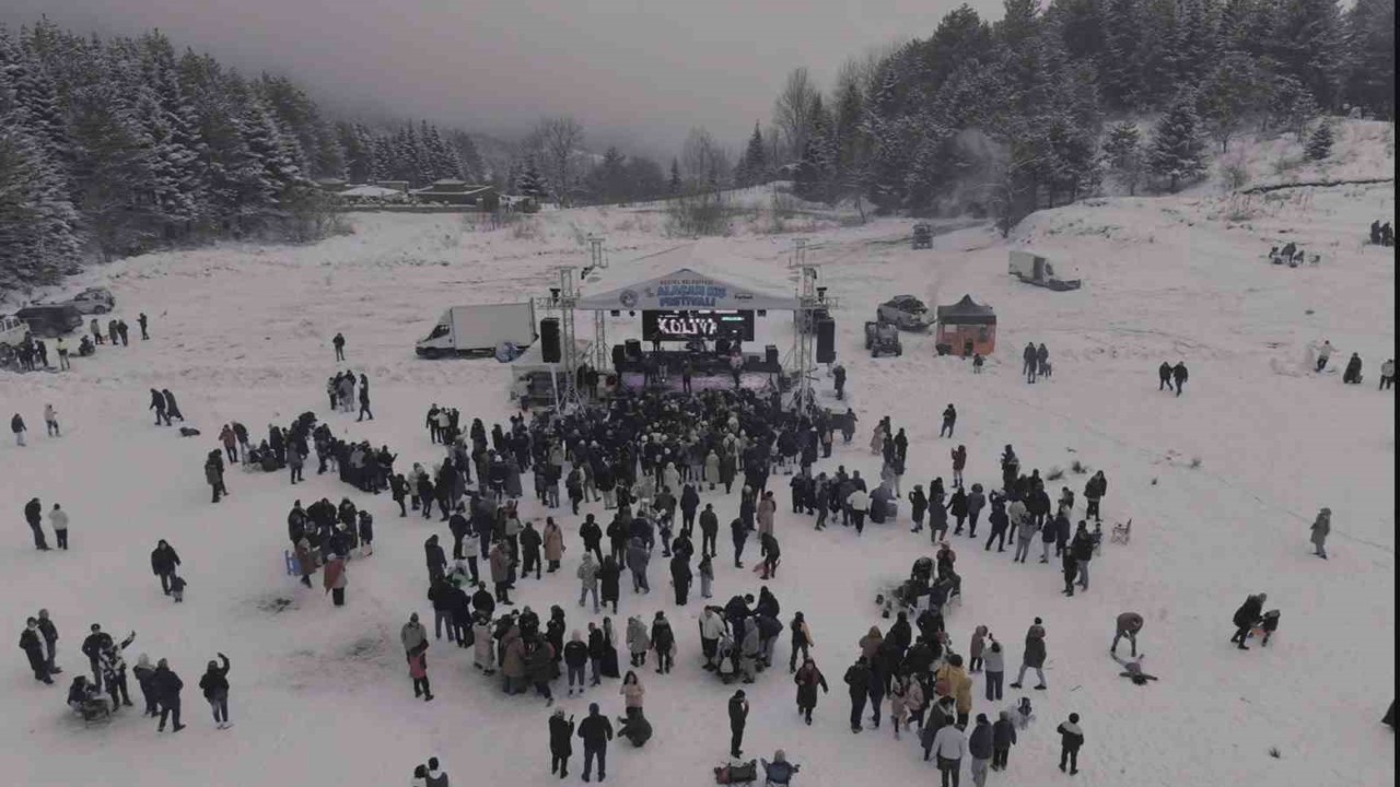 Bursa’da Kış Festivali’ne yoğun katılım trafiği felç etti
