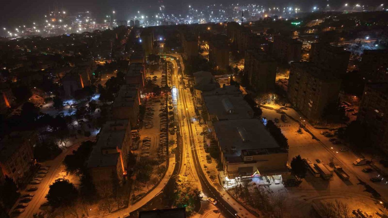 İstanbul’da yoğun kar yağışı böyle görüntülendi
