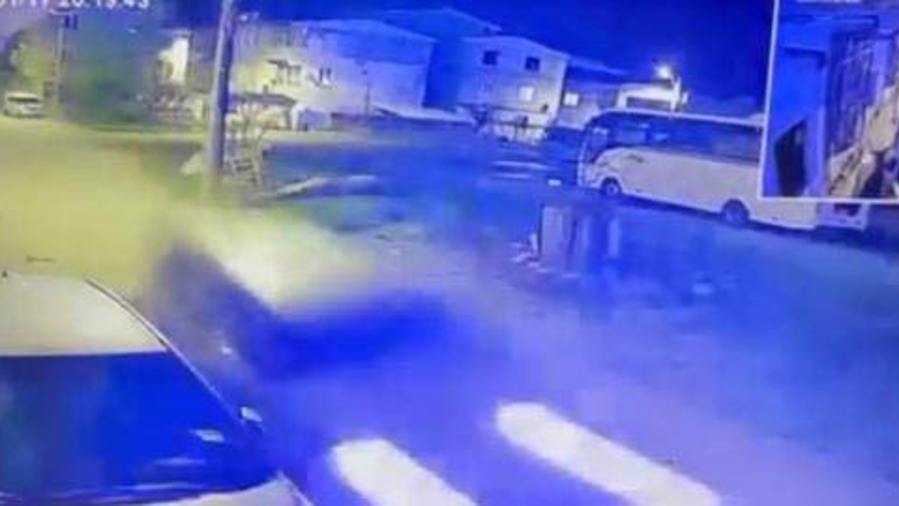 Park halindeki otomobile çarpıp kaçtı
