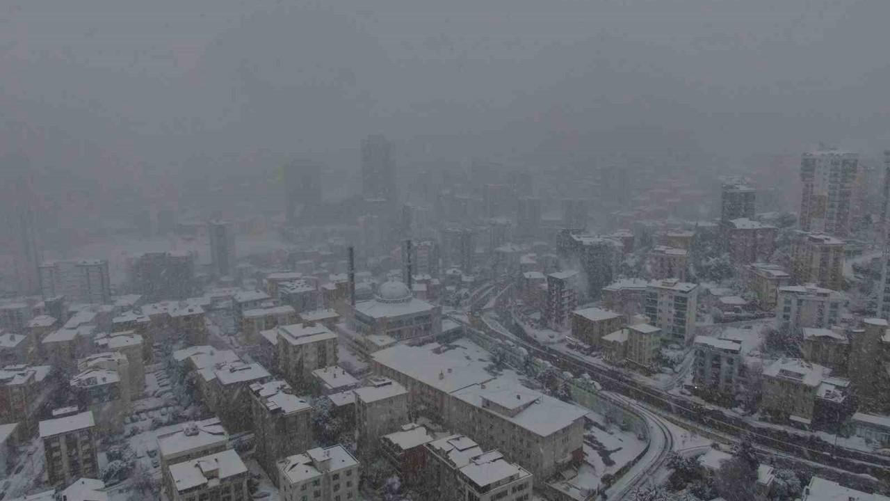 Beyaza bürünen Kartal havadan görüntülendi
