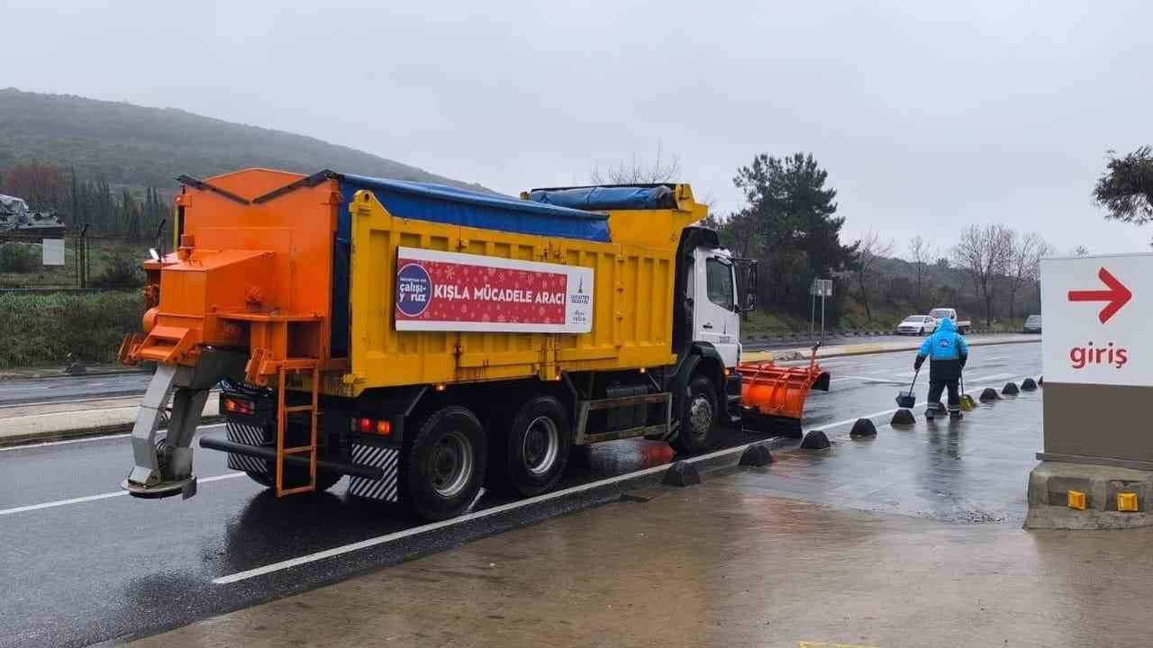 Sancaktepe Belediyesi ekiplerinden kışla mücadele çalışmalarında 24 esaslı mücadele
