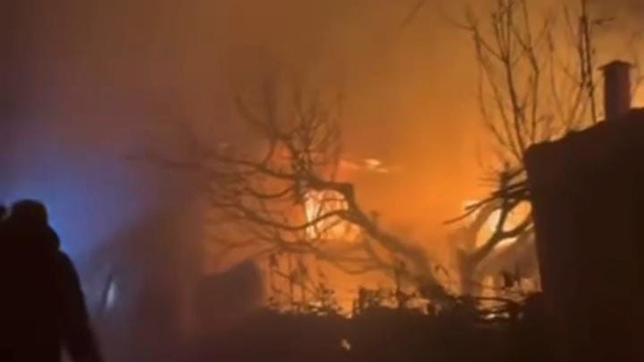 Orhaneli’de geceyi aydınlatan alevler, evi küle çevirdi
