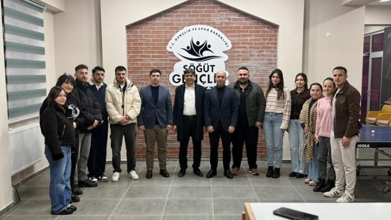 Başkan Durgut gençlerle Gençlik Merkezi’nde buluştu
