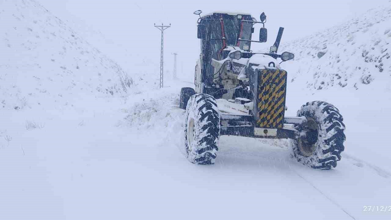 Elazığ’da kar etkili oldu: 482 köy yolu ulaşıma kapandı
