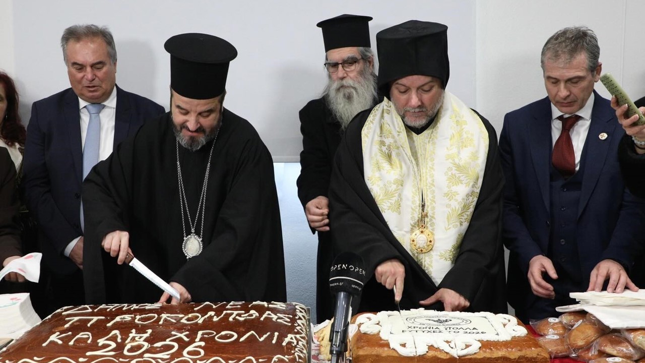 Hıristiyan topluluğu denizden haç çıkardı
