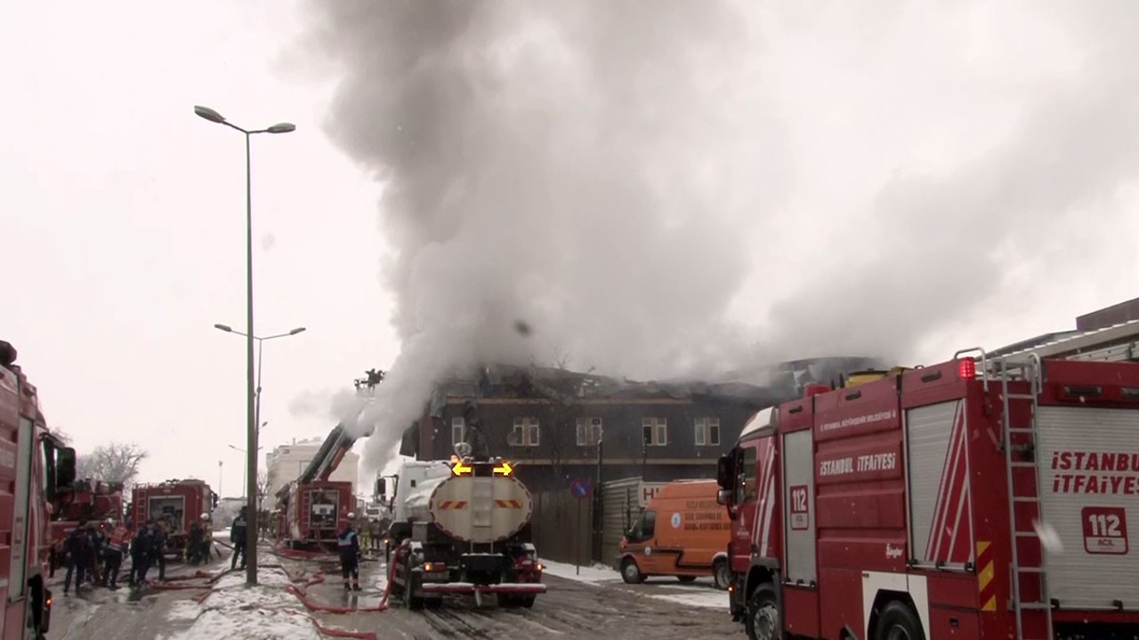 Tuzla’da çakmak fabrikasında çıkan yangın paniğe neden oldu
