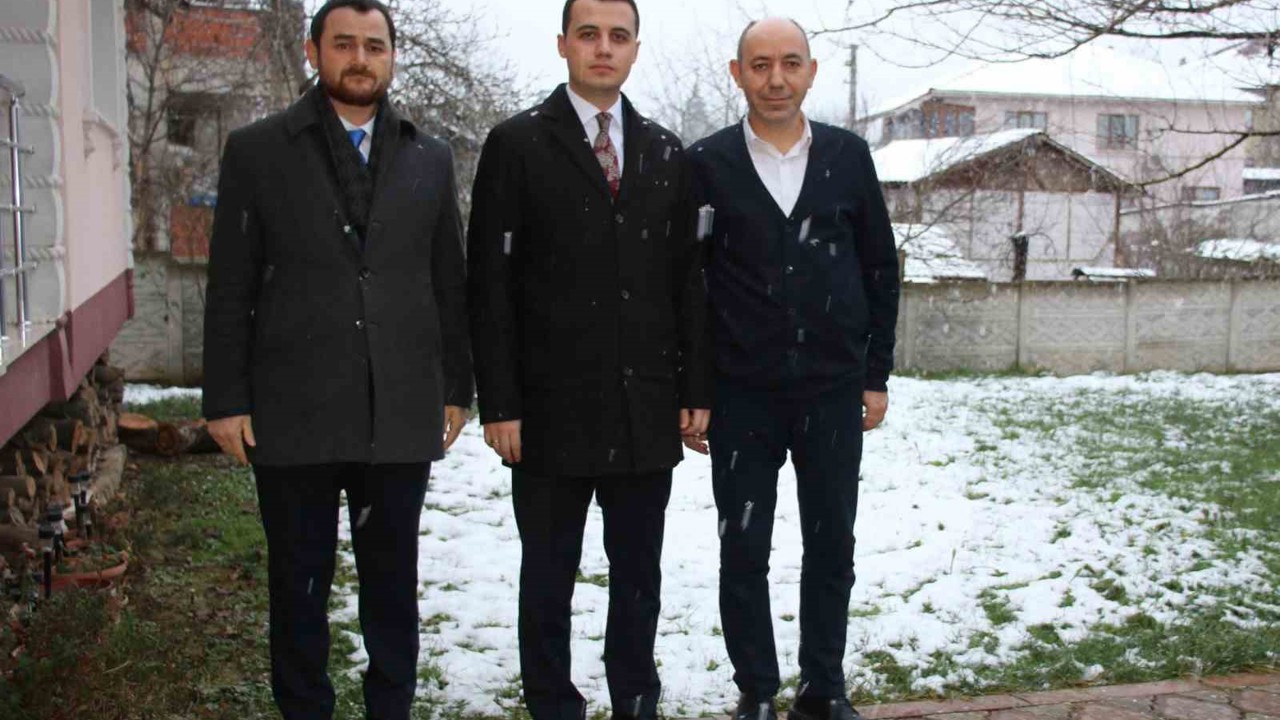 Kaymakam Alpay vatandaşları birebir dinliyor
