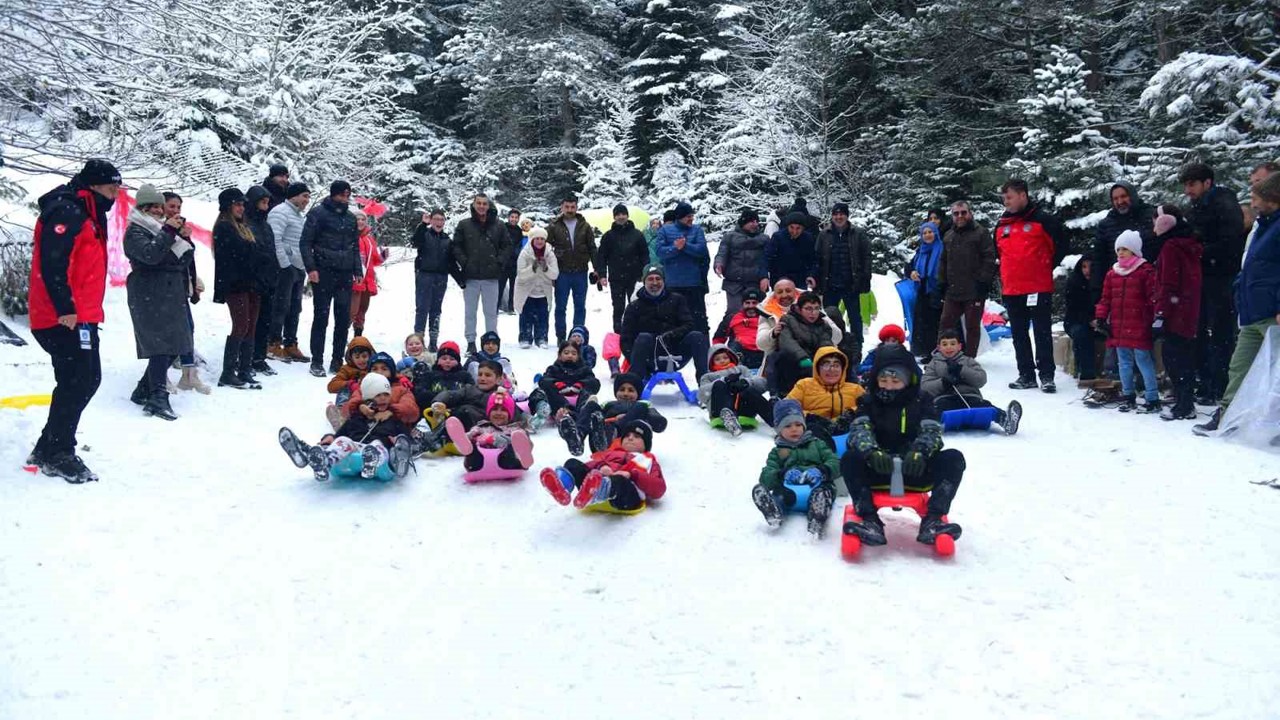 Çocuklara karne hediyesi kar festivali
