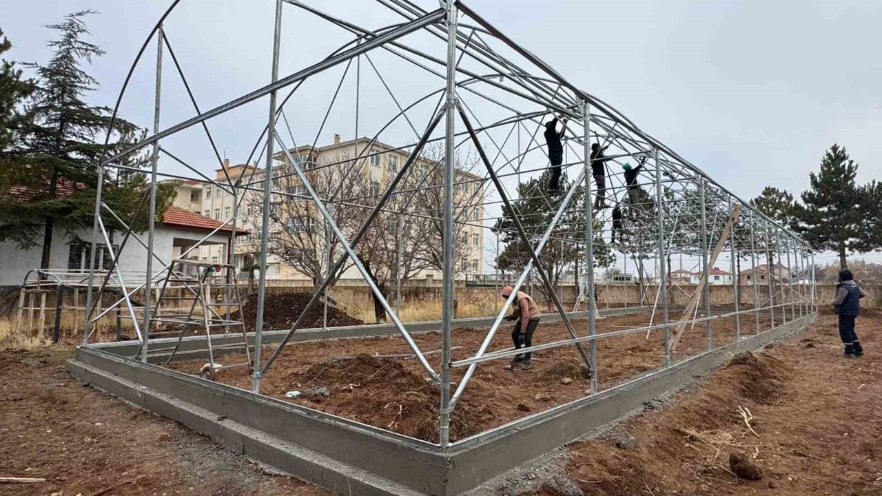 Büyükşehir’den Bünyan’a 460 bin TL’lik tarımsal hamle: akıllık sera eğitime açıldı
