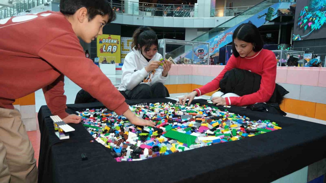 Başkan Altay tüm çocukları ve ailelerini ara tatilde Konya Bilim Merkezi’ne davet etti
